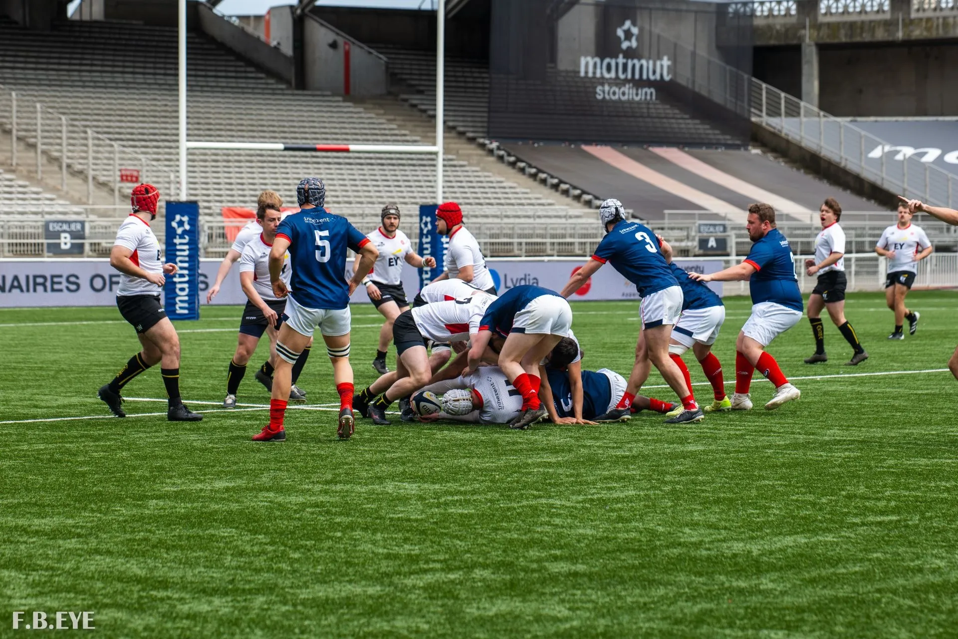 Regroupement lors d'un match au Matmut Stadium