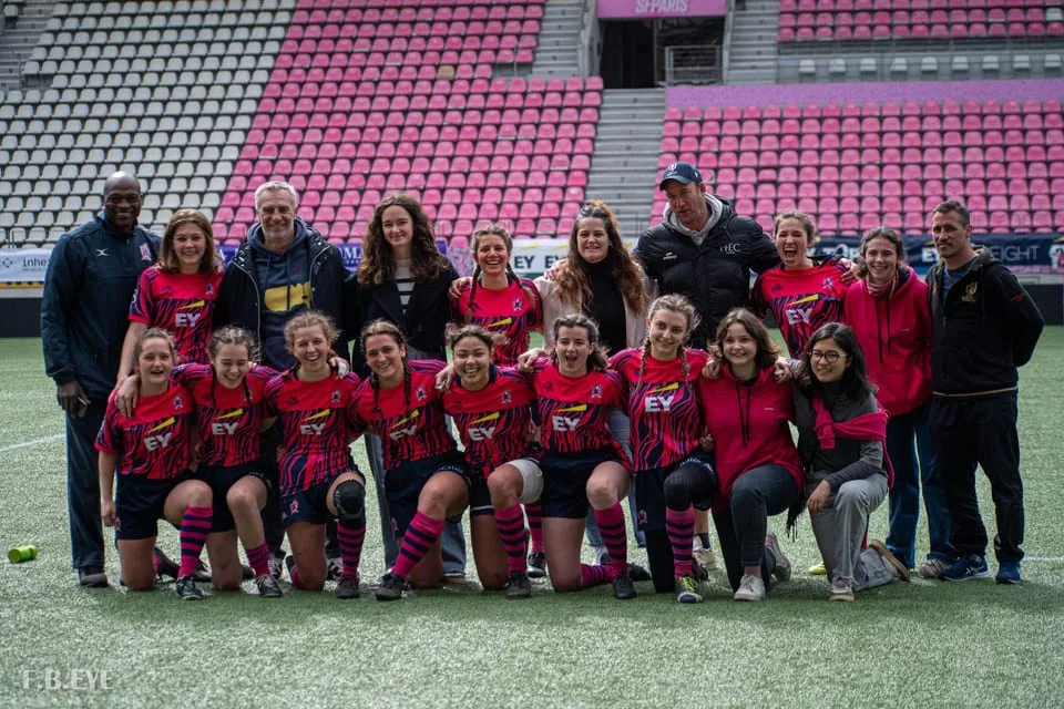 Équipe réunie après sa victoire