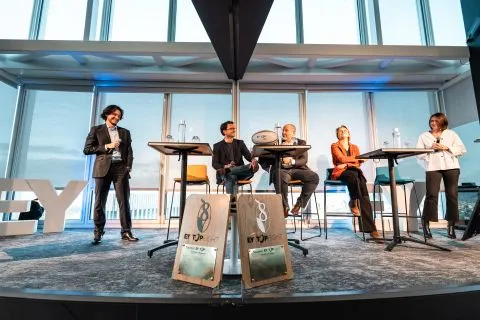 Table ronde de la soirée de lancement à la Tour First EY